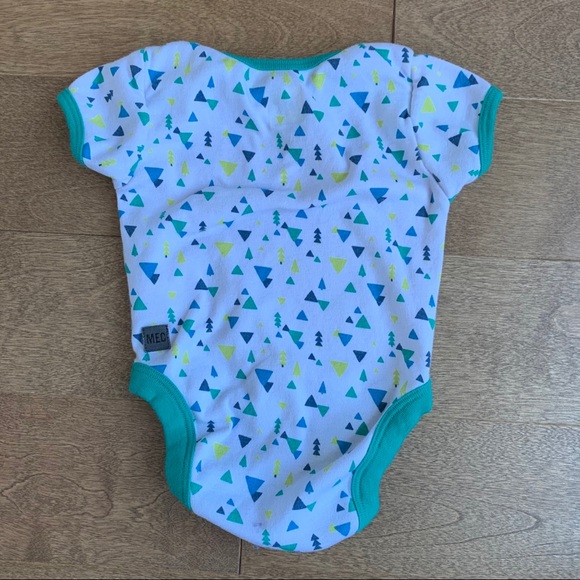 3/$10 MEC Baby unisex bodysuit 6m - Picture 3 of 3